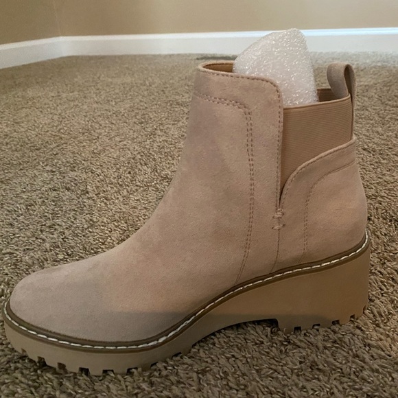 Brand new size 7 tan/cream dolce vita Chelsea boot - Picture 4 of 10